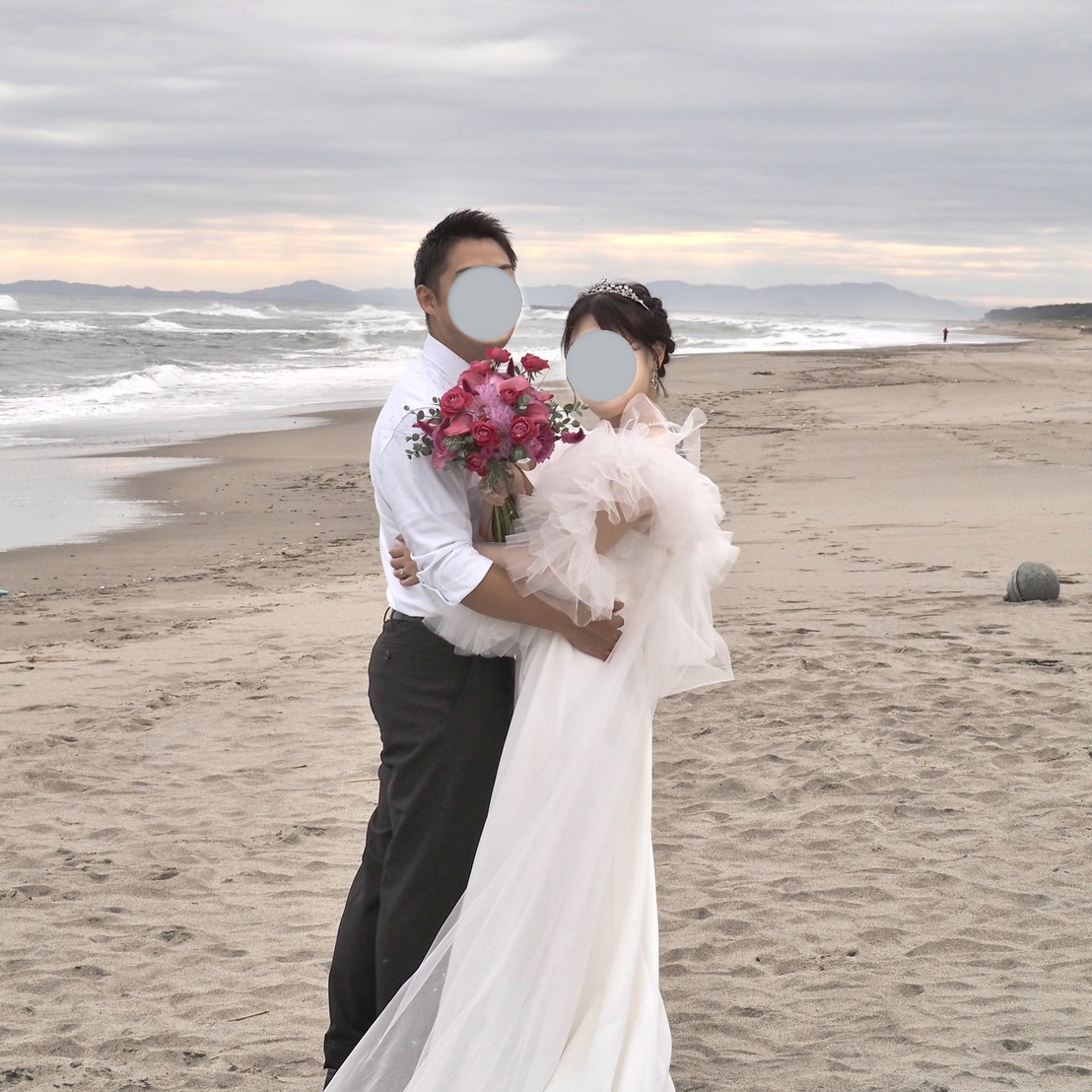 実例写真！ 人気上昇！ウェディングドレス ツーピース ビーズ クレープ生地 ブライダル トップス 前撮り