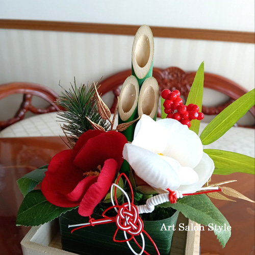 三方に紅白椿のお正月飾り しめ縄・しめ飾り Art Salon Style 通販