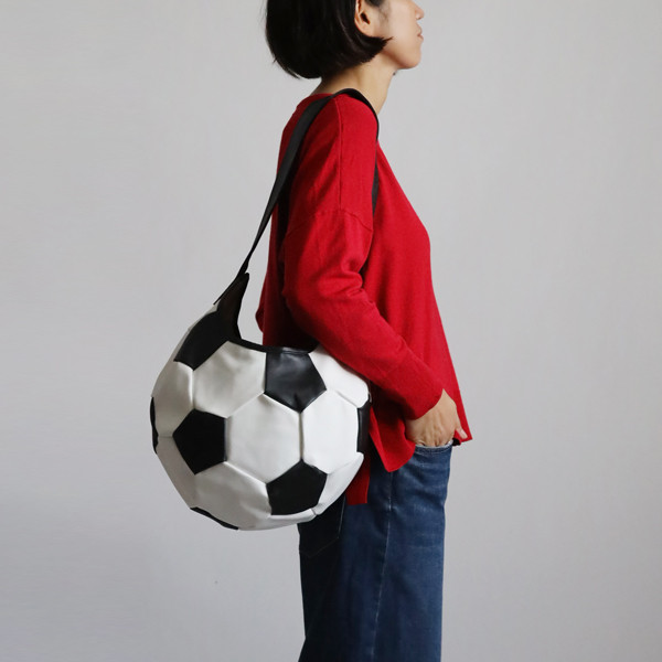 美品　SVOLME(NETRAL ACT)レザー　サッカーボールバック