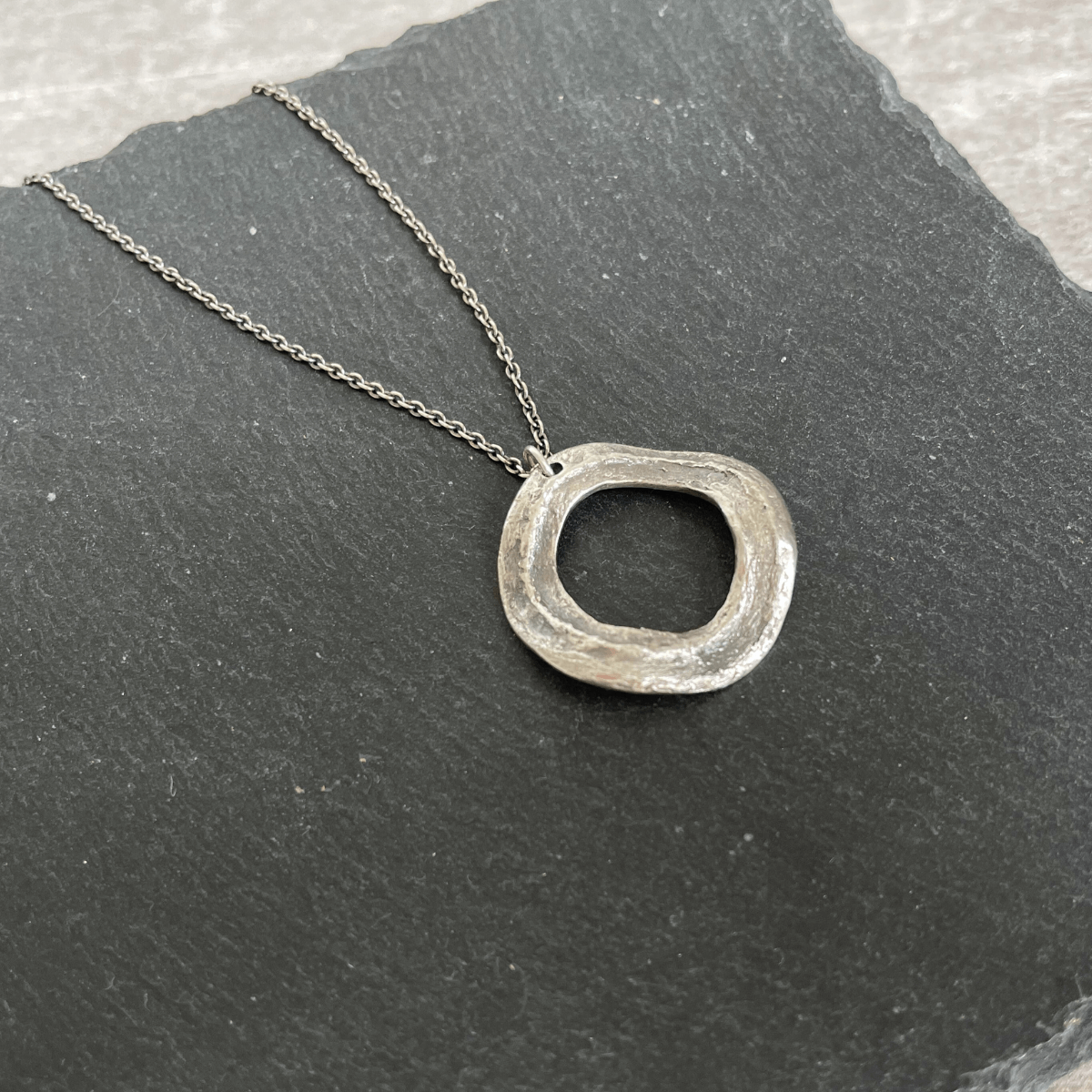 ネックレス マグネット留め具 シルバー 長さ調節 アンティーク 大ぶり アレルギー対応 クリスマス N15-4