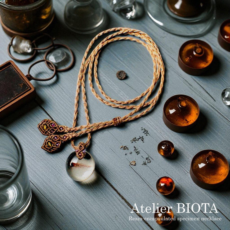 魚類単色染色樹脂封入標本ネックレス