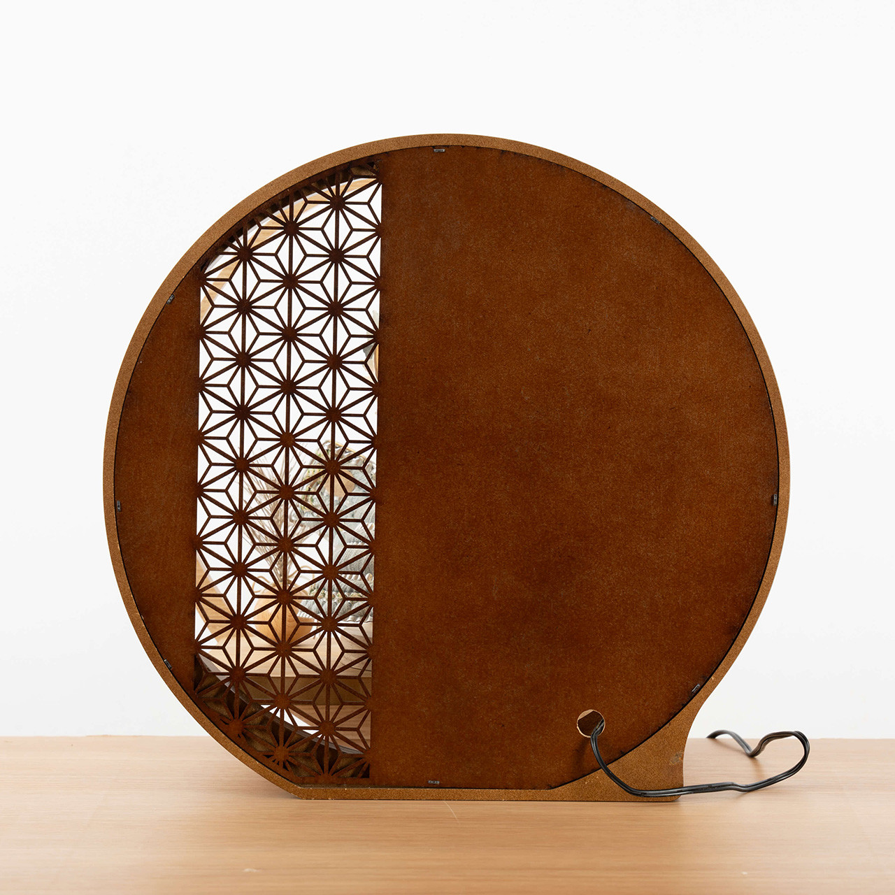 ことのオリジナル兜（5TO-0404）（徳川家康）灯月型飾台　麻の葉｜コンパクトな五月人形｜節句兜