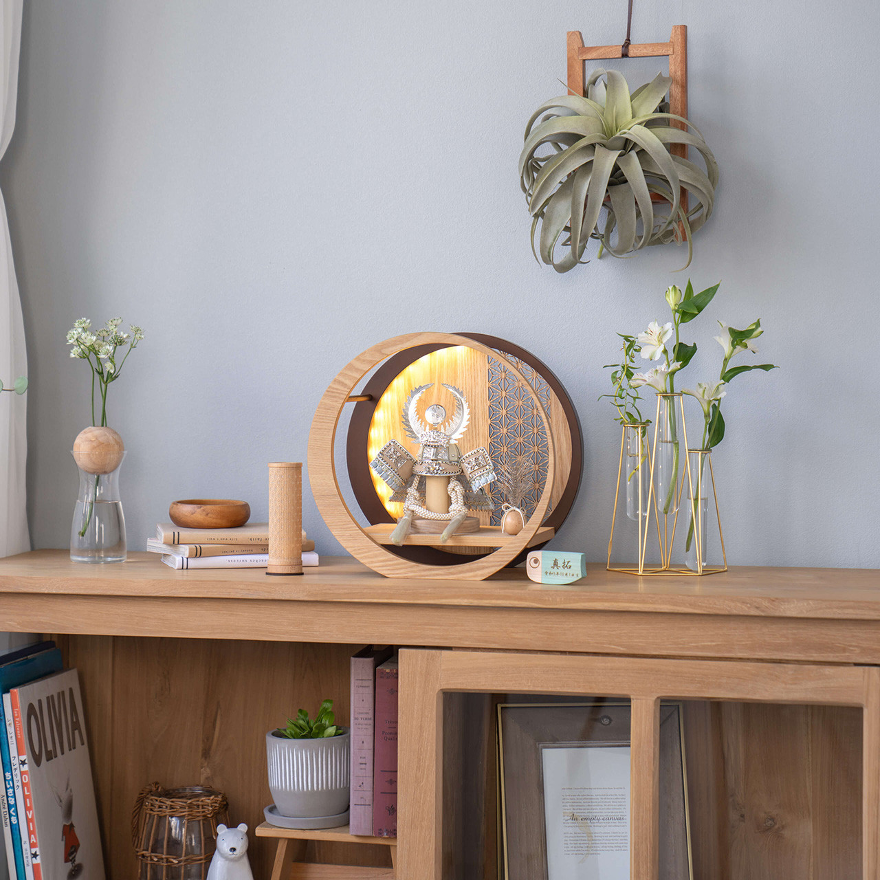 ことのオリジナル兜（5TO-0404）（徳川家康）灯月型飾台　麻の葉｜コンパクトな五月人形｜節句兜