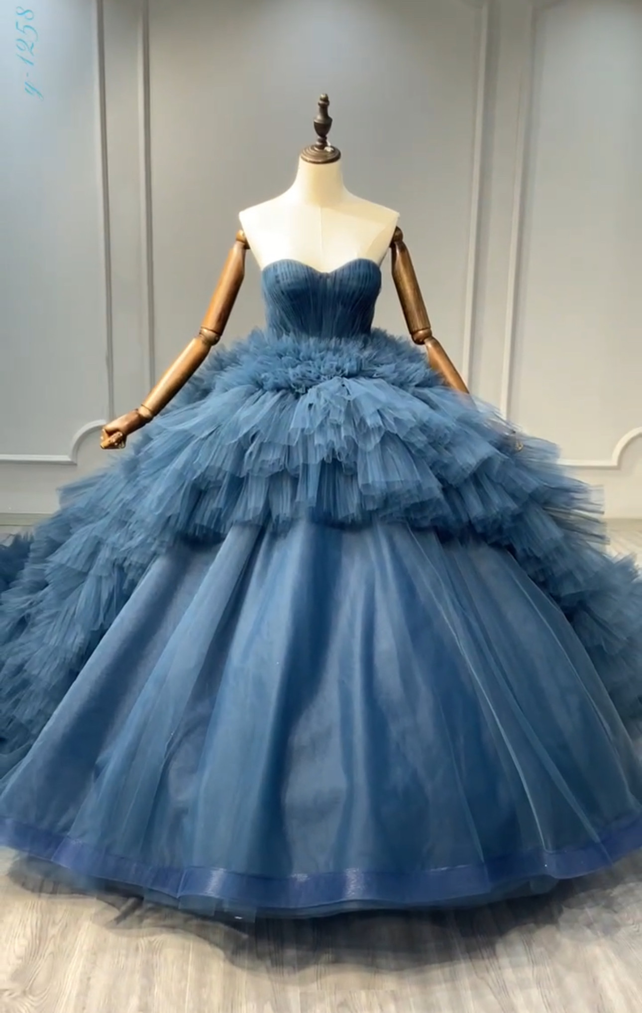 絶対後悔しない！プリンセスライン　非対称　ボリューム　お姫　人気カラードレス　ハートネック　ノースリーブ　優雅　前撮り