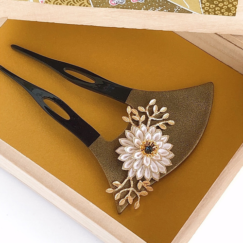 最高級 絹100%】つまみ細工髪飾り バチ型かんざし 扇形二本足簪