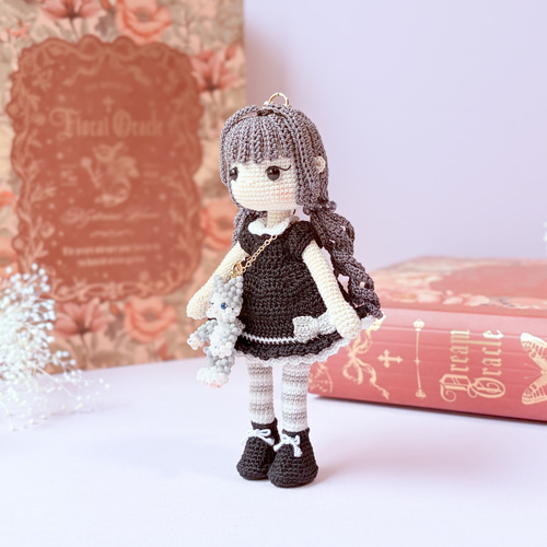 Little girl}あみぐるみ バッグチャーム/シックなカラーのツインテール