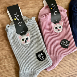 毛並みまで感じるリアル猫さん刺繍の靴下 | オッドアイ白猫 4枚目の画像