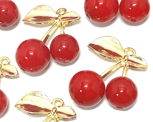 さくらんぼ 立体チャーム 4個【チェリー果物ピアス イヤリング 手作り