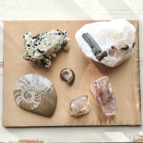 美しい鉱物標本】ブラックトルマリンinクォーツの原石／709グラム