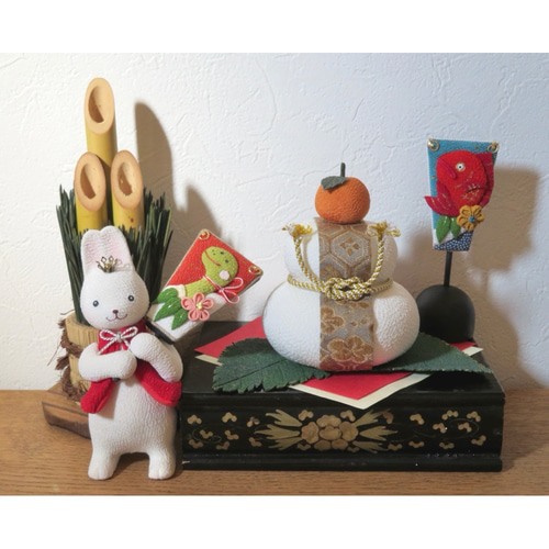 ☆お正月・ミニチュア・羽子板・羽・ジャンピング猫・蛇・恋・滅チャーム☆ ☆お正月・ミニチュア・羽子板・羽・ジャンピング猫・蛇・恋・滅