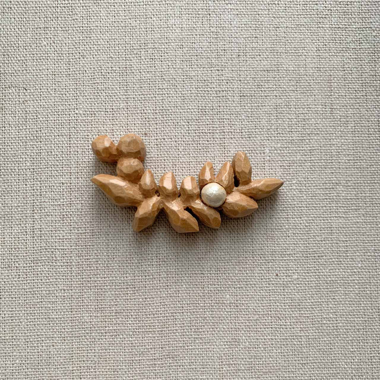 かつらの木の リーフブローチ + コットンパール s