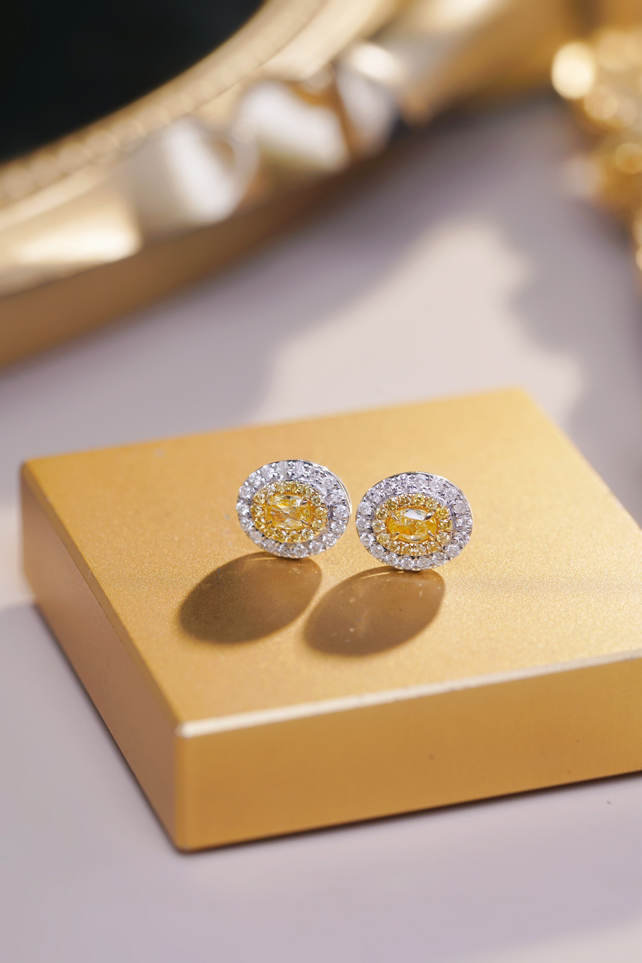 イエローダイヤモンド付きピアスk18