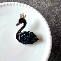 クロワッサンのブローチ オートクチュール刺繍 ブローチ La mienne