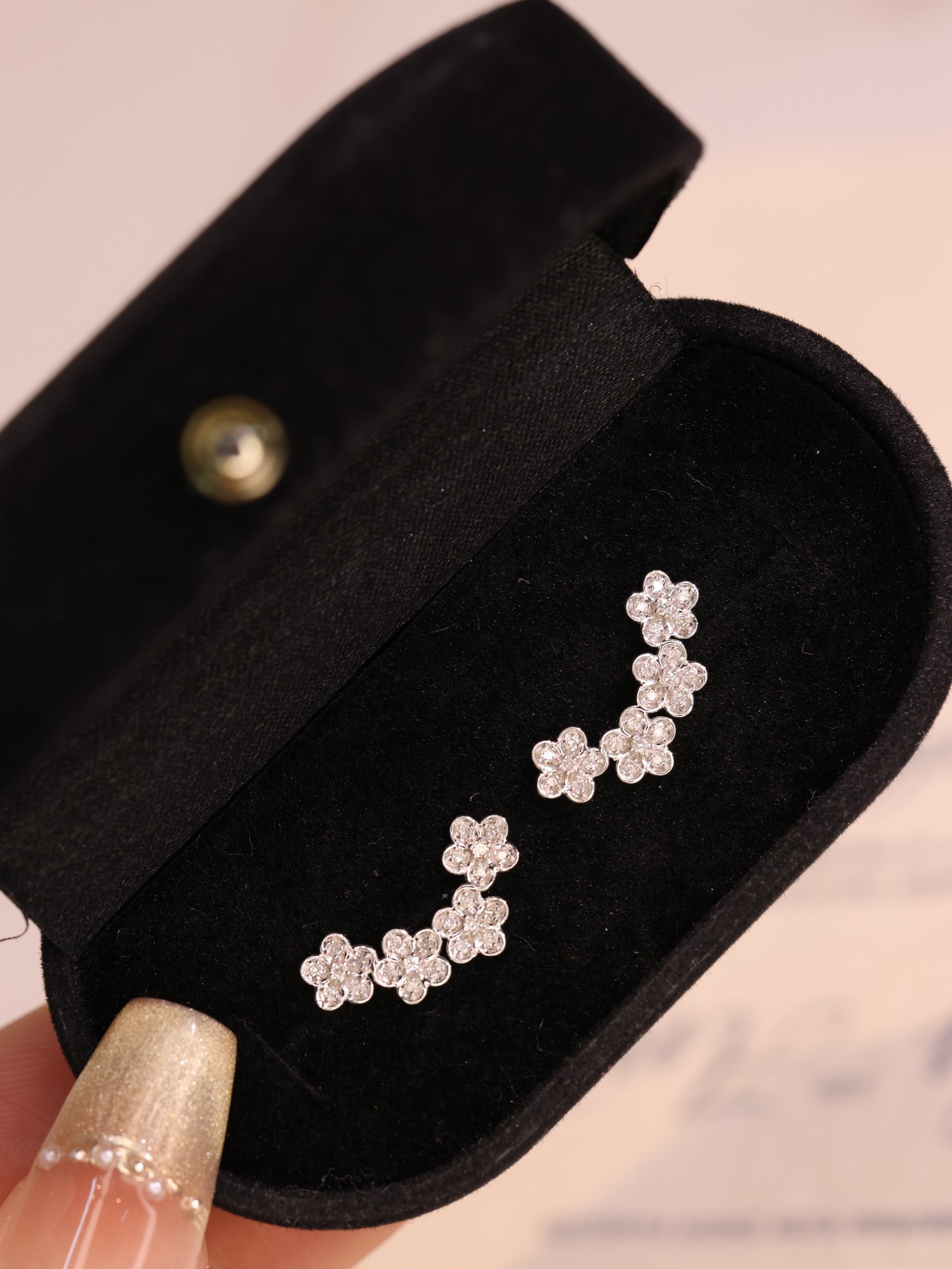 花モチーフ　天然ダイヤモンドピアスk18