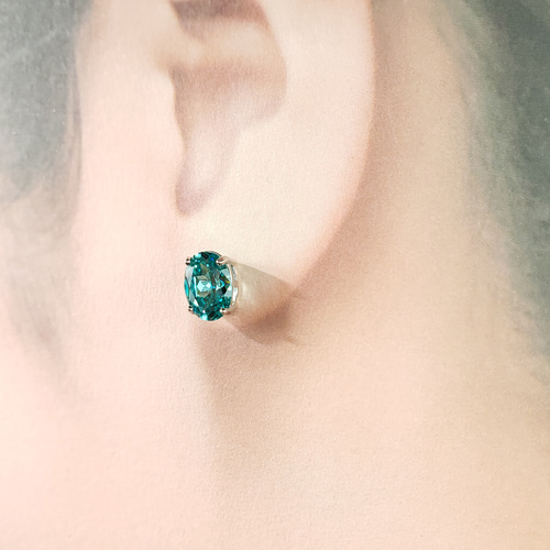 奇跡の煌めき✨ パライバトルマリン 人工宝石 オーバル 8x6mm ピアス