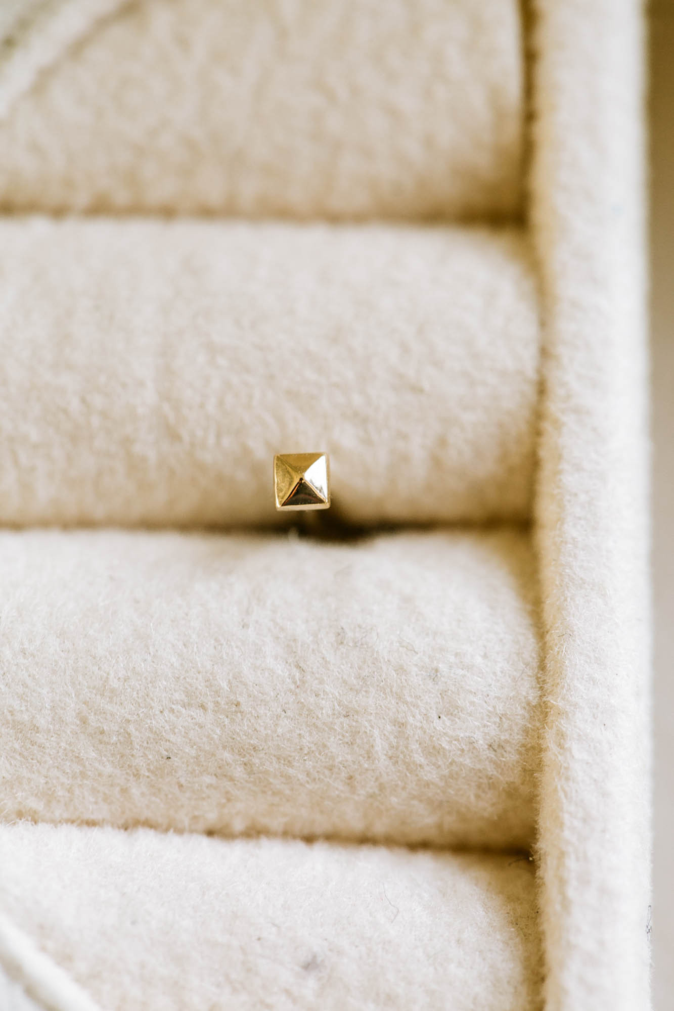 14K金 ゴールド ピラミッド ヘリックス 軟骨 アンチトラガス ー インナーコンク イヤリング ピアス ラブレット