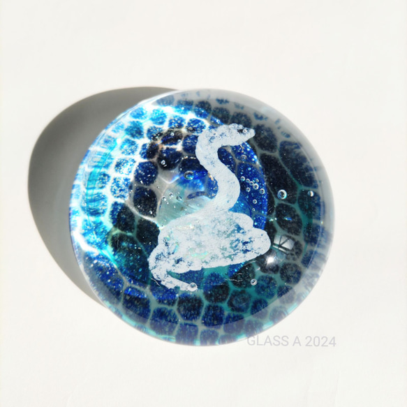 オールド・バカラ 数量限定 1972年製 ペーパーウェイト ドーム型 蛇 オールド・バカラ 数量限定 1972年製 ペーパーウェイト ドーム型 蛇