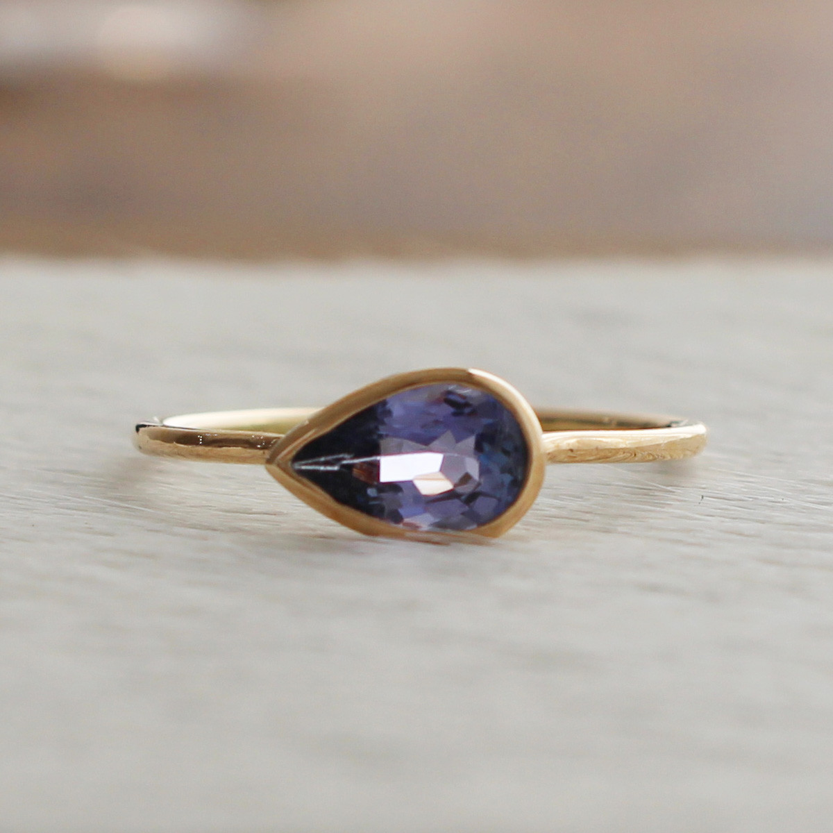 A K10キン　天然タンザナイト　リング　3,3グラム　サイズ13号刻印有り A K10キン 天然タンザナイト リング 3,3グラム サイズ13号刻印