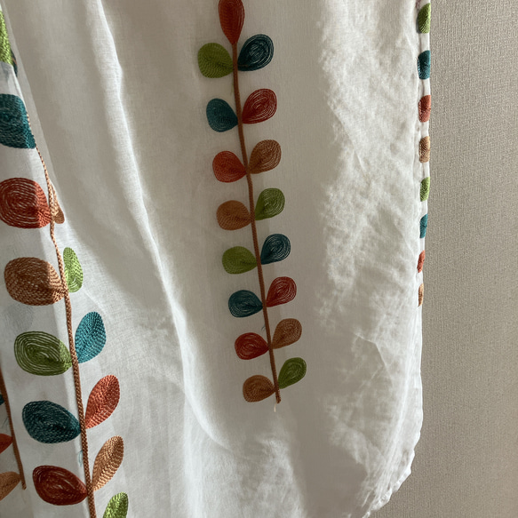 1980円→1500円 レビュー特典 幅108cm × 丈106cm カフェカーテン カラフル葉 刺繍 シンプル 9枚目の画像