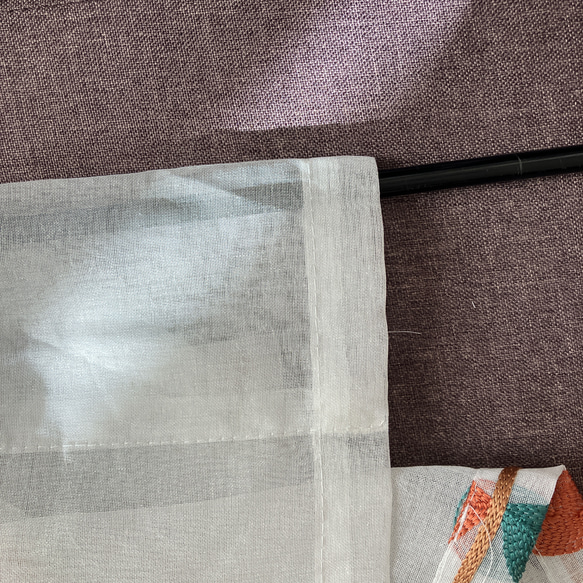 1980円→1500円 レビュー特典 幅108cm × 丈106cm カフェカーテン カラフル葉 刺繍 シンプル 5枚目の画像