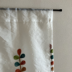1980円→1500円 レビュー特典 幅108cm × 丈106cm カフェカーテン カラフル葉 刺繍 シンプル 4枚目の画像
