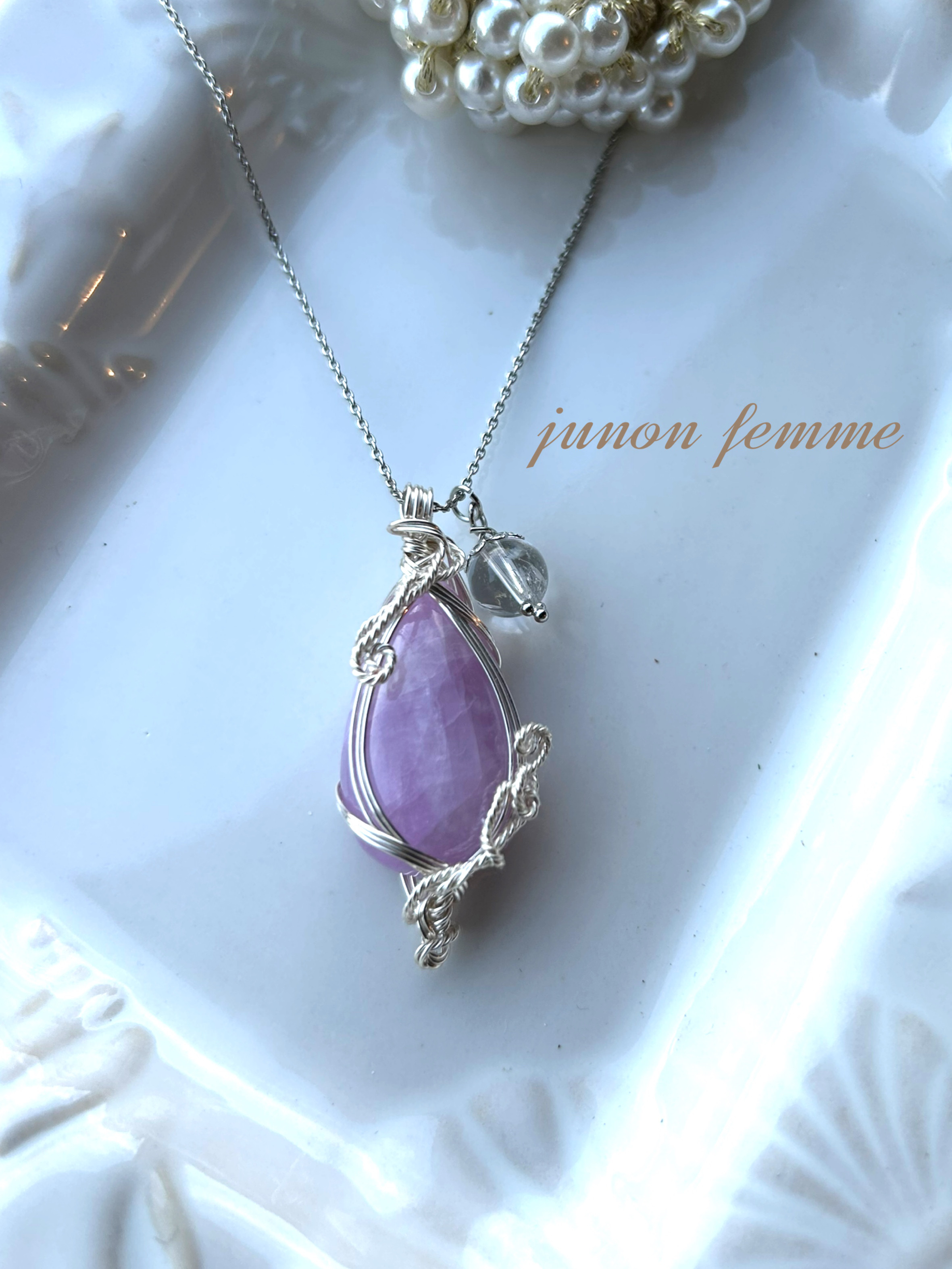 クンツァイトネックレス