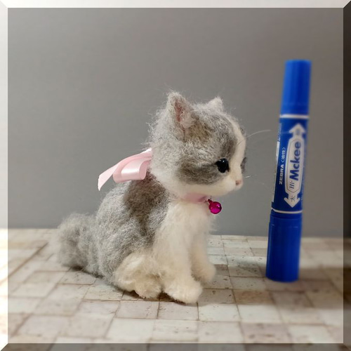 羊毛フェルト猫　【ぶらさがり猫】 羊毛フェルト ネコのぶらさがりポーチ（ヒグマ） | komakoma