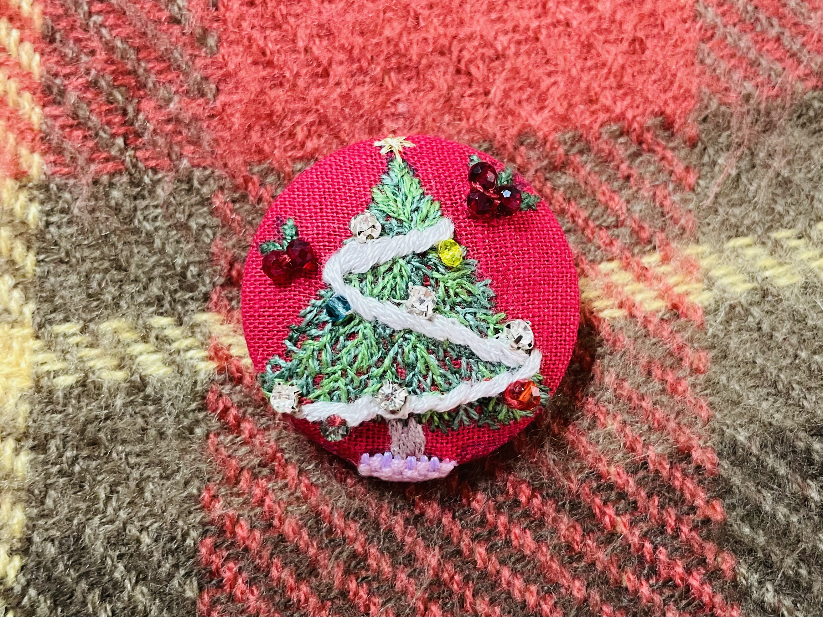[専用　こり様]くるみボタン 刺繍 ブローチ フェルト クリスマス ツリー 専用 こり様]くるみボタン 刺繍 フェルト ブローチ クリスマス ツリー