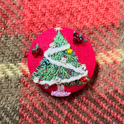 【感謝♡sale】リボン刺繍ブローチ　ハンドメイド　くるみボタン　2個 c6ad9bd93fb0baf7147edfac01eeec