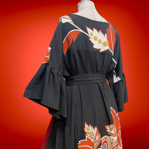 黒赤の存在感 黒留袖 アクセントカラーワンピース 着物リメイク 正絹