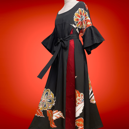 黒赤の存在感 黒留袖 アクセントカラーワンピース 着物リメイク 正絹