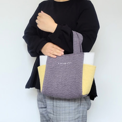 【韓国／ヌビ】コーデにアクセント トリコロールカラー ヌビハンドバッグ ♡ パール イニシャル サイドポケット マチあり 2枚目の画像