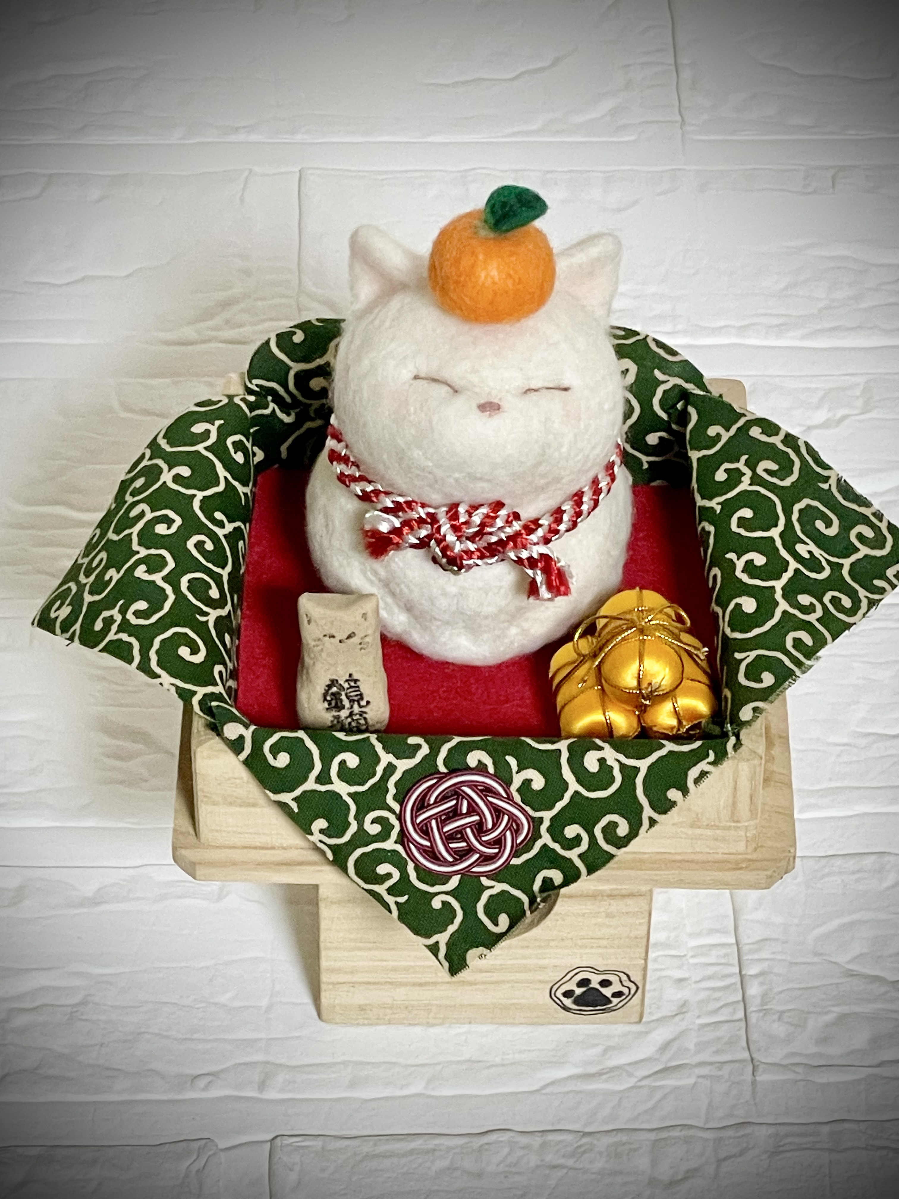 福を招く 鏡ねこ餅 お正月 鏡餅 招き猫 羊毛フェルト 三毛猫はぁ〜ぶ
