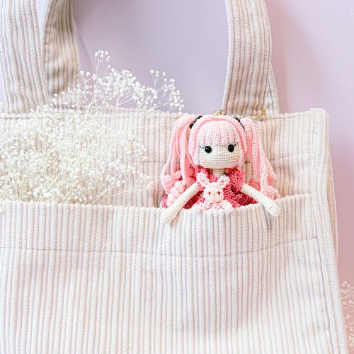 Little girl}あみぐるみ バッグチャーム/ピンクのツインテール女の子