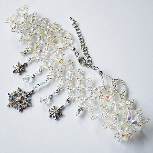 クリスマス】雪の結晶 スノーフレーク ビーズチョーカー サンタ