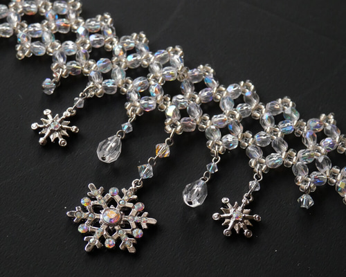 クリスマス】雪の結晶 スノーフレーク ビーズチョーカー サンタ