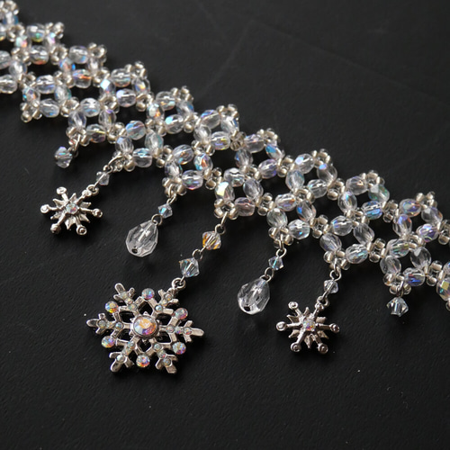 クリスマス】雪の結晶 スノーフレーク ビーズチョーカー サンタ