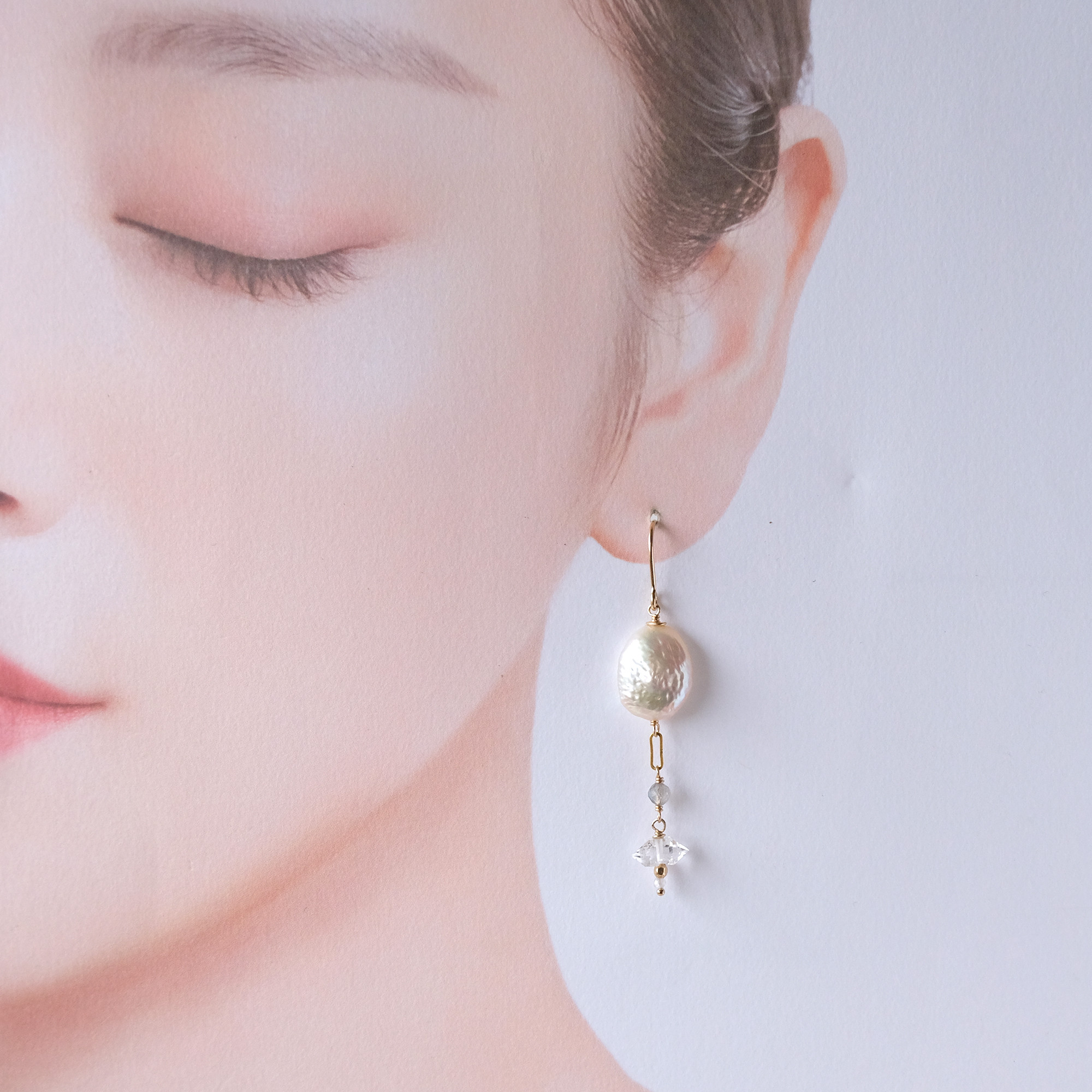 イヤリング変更可/淡水バロックパールのアシンメトリーピアス・14kgf・3月の誕生石