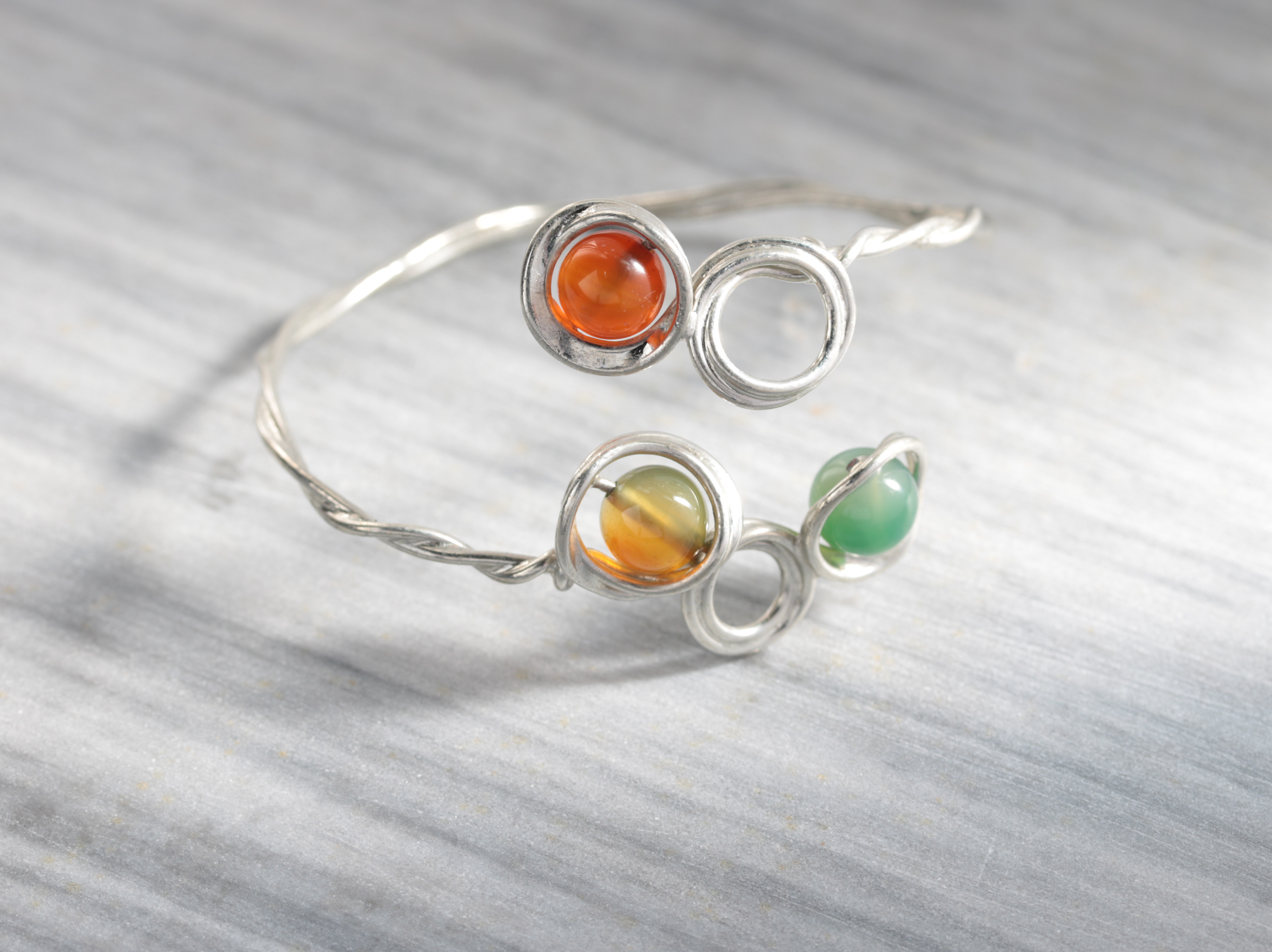 錫(すず)と天然石のバングル　メノウ　普段使い　ユニセックス