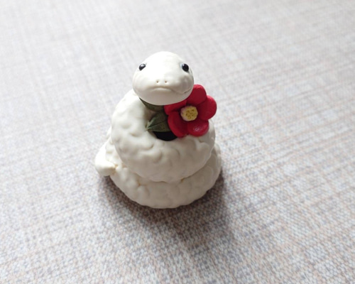 縮緬細工干支　巳年　椿１個 kurasabo　プラス椿１個 干支飾り 椿蛇 巳年 2025 その他置物 Atelier Mon Favori 通販