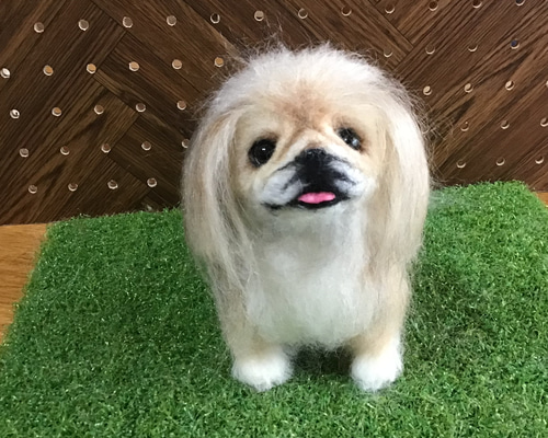 ペキニーズ（パーティーカラー）お座りポーズ 羊毛フェルト