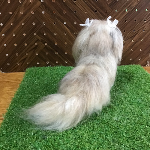 ペキニーズ（パーティーカラー）お座りポーズ 羊毛フェルト コーギー