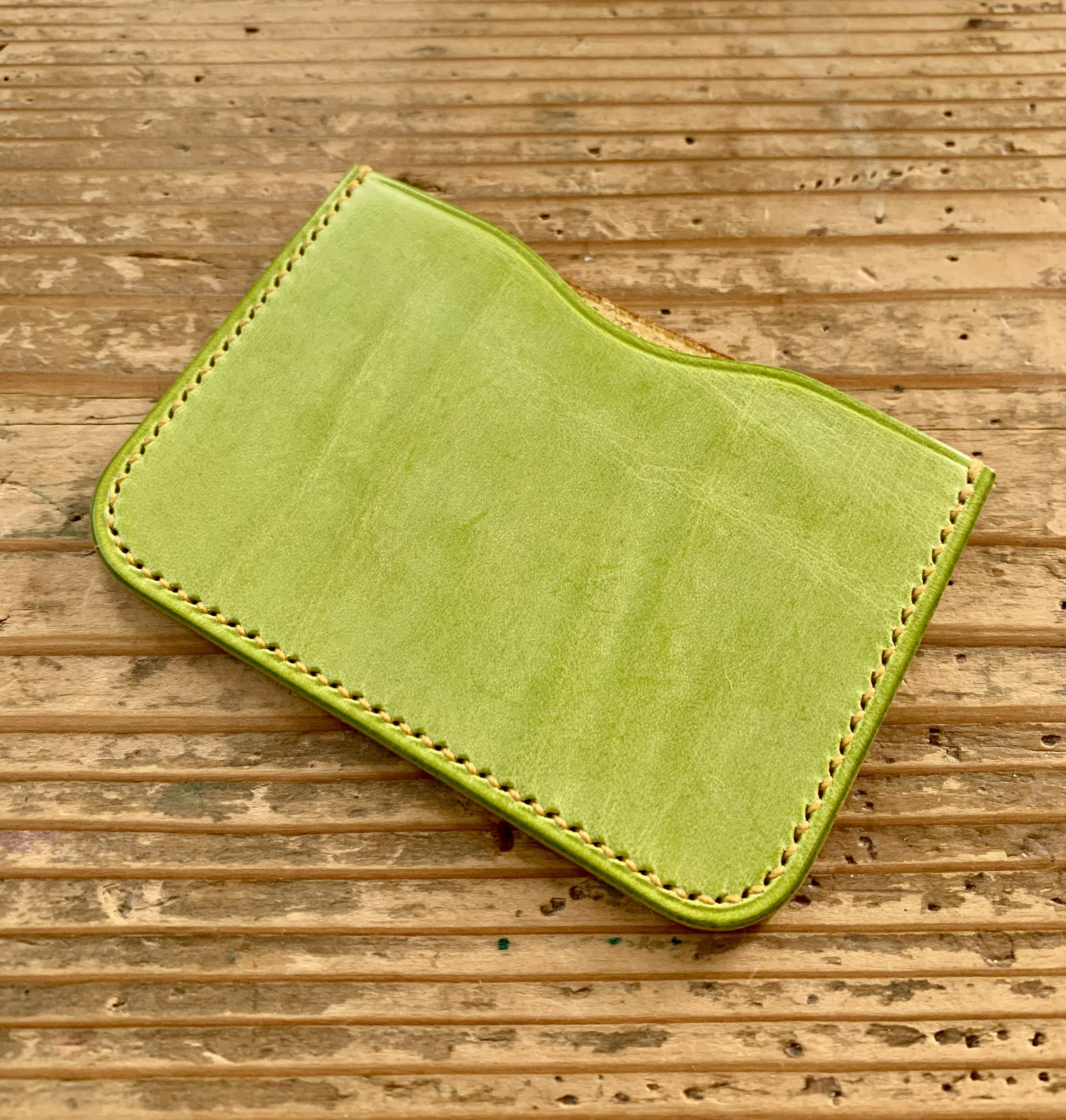 手縫いで創った革のシンプルパスケース『Macaron - Mimosa - Topolino 446』