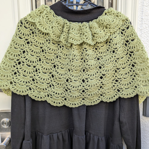 若草色のかぎ針編みのケープ その他トップス リリー 通販 18653763