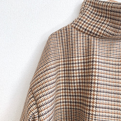 ラージグレンチェックウールのオフタートルプルオーバー/オレンジブラウン 6枚目の画像