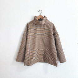 ラージグレンチェックウールのオフタートルプルオーバー/オレンジブラウン 4枚目の画像