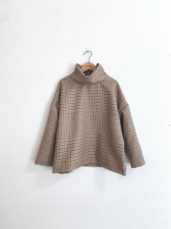ラージグレンチェックウールのオフタートルプルオーバー/オレンジブラウン 4枚目の画像