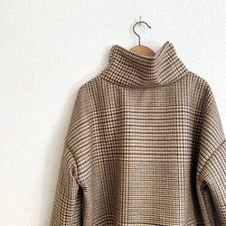 ラージグレンチェックウールのオフタートルプルオーバー/オレンジブラウン 5枚目の画像