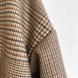 ラージグレンチェックウールのオフタートルプルオーバー/オレンジブラウン 2枚目の画像