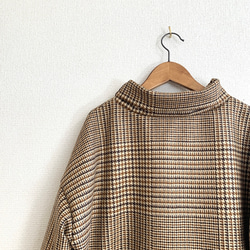 ラージグレンチェックウールのオフタートルプルオーバー/オレンジブラウン 9枚目の画像